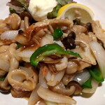 焼鳥倉沢屋 - モツ炒め、ボリュームが凄い〜安い〜