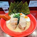 横浜家系ラーメン 赤家 - 赤盛ラーメン