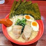 横浜家系ラーメン 赤家 - 料理写真:赤盛ラーメン￥1080