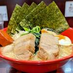 横浜家系ラーメン 赤家 - 赤盛ラーメン