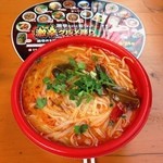 ディップパレス - トムヤムクンラーメン(超激辛)800円↓
            現在歌舞伎町で行われている激辛グルメ祭り2014にて。
            このトムヤムクンラーメン、甘み、酸味、香りが強く、インパクトが強い。辛さは後からだんだん効いてくる。超激辛なら、中本の北極より少し辛いくらい。海老がプリプリ。満足度高め。