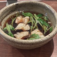 自家製粉石臼挽きうどん 青空blue 本店 - 炙り国産モツと三つ葉つけ汁