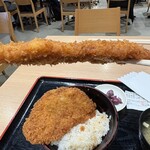秩父わらじかつ亭 - わらじかつ丼　薄めですね