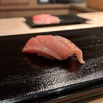 すし 良月 - マグロの大トロのにぎり