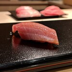 すし 良月 - マグロの中トロのにぎり