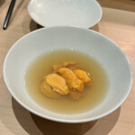 すし 良月 - バフンウニのイチゴ煮風-黒アワビの出汁-