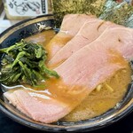 王道家直系 家系ラーメン がく - 