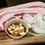 シガン 生サムギョプサル専門店 - アグー豚生サムギョプサル２人前