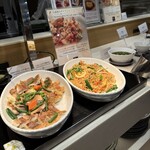 アートホテル - 白身魚のヴァブール（左）ミーゴレン（右）