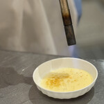 アートホテル - キャラメリゼしてくれているクレームブリュレ（テーブルサービスしてくれる）