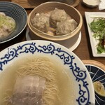 豚そば月や 福岡空港店 - 