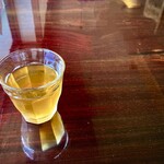 中華料理 口福 - 冷たく美味しいブレンド中国茶。