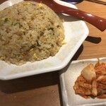 二両半 - 定食にキムチが付いてます