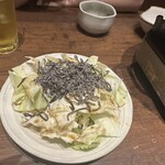 博多 もつ楽 - キャベツと塩昆布のサラダ