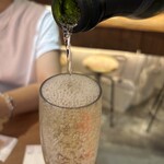 ODD Rinksu Umeda Ten - 넘치는 스파클링 와인