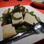汐入 萬菜 - 生海ぶどうと豆腐のサラダ