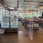 ロイヤルホスト - 入口ドアからの店内正面