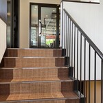 ロイヤルホスト - 地下の駐車場から上がっって見える入口