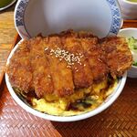 とんかつは飲み物。 - たまごソースかつ丼（大盛）1,050円（惣菜３種類まで無料、ご飯大盛無料）
