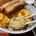 とんかつは飲み物。 - たまごソースかつ丼（大盛）1,050円（惣菜３種類まで無料、ご飯大盛無料）