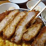 とんかつは飲み物。 - たまごソースかつ丼（大盛）1,050円（惣菜３種類まで無料、ご飯大盛無料）