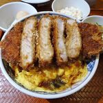 とんかつは飲み物。 - たまごソースかつ丼（大盛）1,050円（惣菜３種類まで無料、ご飯大盛無料）