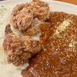 Wスパイス - 普通盛りはライス300g
唐揚げの2個