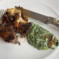 BLT STEAK GINZA - あまりに待たされた結果、ぼーっとしてハンバーグの完成形を撮り忘れてナイフを入れて取り皿に取ってしまいました、の図。