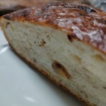 しげくに屋55ベーカリー - バターフォカッチャ　和栗とゴーダ