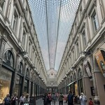 Maison Dandoy Galeries - ギャルリーサンテュベール、商店街で有名なチョコ店もまとまってこの通りにあって便利