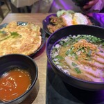 Thai Thai Eatery - 海老オムレツ、麺