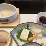 梅の花 - 蟹しゅうまい、湯葉豆腐、たぐり湯葉