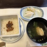 梅の花 - おこわと湯葉の佃煮