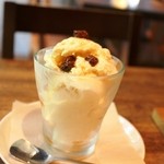 h HAGI CAFE  - ラムレーズンアイスクリーム　タップリですよ
