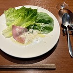 トラットリア ルッソ - 彩り豊かな ロメインレタス