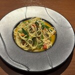 トラットリア ルッソ - 鮎とトマト 万願寺とうがらしペペロチーノ