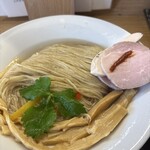 めん処 きよ洲 - 昆布水につけられたふすま入り中細麺が綺麗に畳まれてます！具材が豊富！