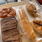 ボストンベイク - 料理写真:クロスターポリネ カフェブランチパン
ショコラブレッド1/2 ピーナッツソフト ごまスプレットくるみ