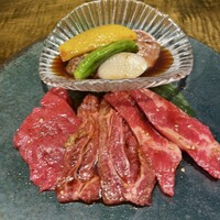 焼肉トラジ 大阪ヒルトンプラザ ウエスト店 - 真ん中がツラミです