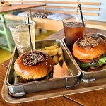 Cow Burgers - WチーズBURGERとCOW BURGER