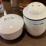 ラーメン 木曜日 - 卓上調味料