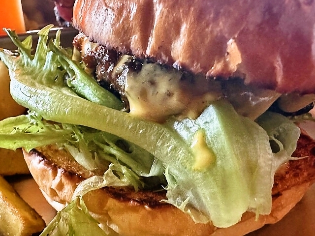 Cow Burgers（カウバーガーズ） - 美術館図書館前（ハンバーガー）の写真