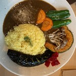 カレーハウス サクラ菜 - 野菜カレー(茄子、南瓜、ピーマン、人参、しめじの素揚げ&福神漬)