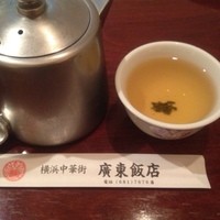 廣東飯店 - 横浜中華街・廣東飯店。ポットサービスのジャスミン茶。茉莉花茶。ポットサービスは嬉しい。久々の横浜中華街。1軒目は当たり。