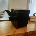 蕎麦うらやす信や - 喰べ始めてすぐ蕎麦湯入場。
蕎麦湯出てくるの早っ！