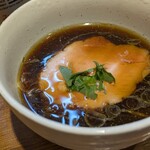 中華そばや 和凡 - 冷えたスープ(山椒)