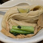 中華そばや 和凡 - 麺大盛り