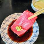 伊勢屋 - マグロの刺身（アップ）