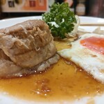 優味麺亭 鸐-やまどり - 見よ！　この分厚さ！