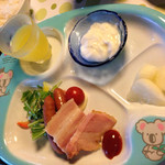 湯の風HAZU - お子様朝食、これに目玉焼きがつきました
      